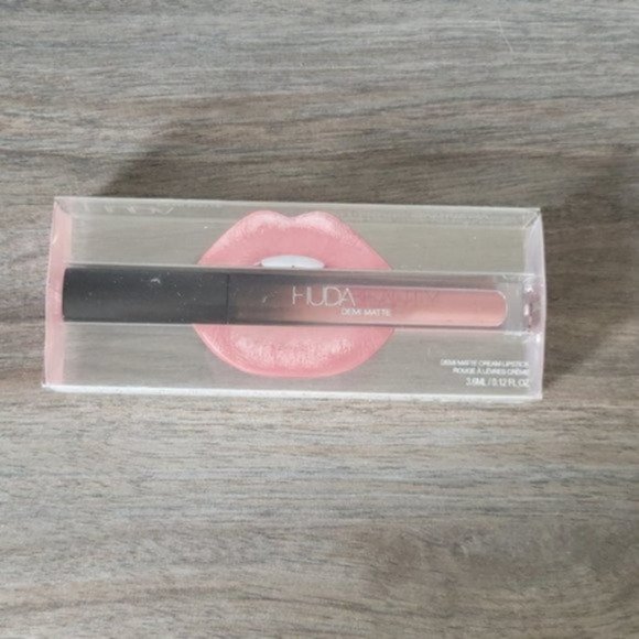 Huda Beauty - Demi Matte Cream Liquid Lipstick in SheEo - Picture 3 of 3